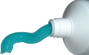 Pasta de dentes tubo